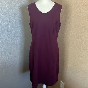 Duluth Trading Co. Size M purple dress - durable stretch material, side pocket